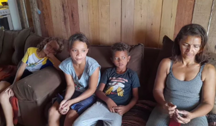 Dona Margarida tem 7 Filhos e está desempregada, vamos ajudar a reformar a casa dela