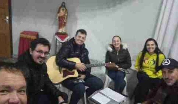 Uma mão amiga para música gospel- Ajude-nos a Alcançar R$12.000