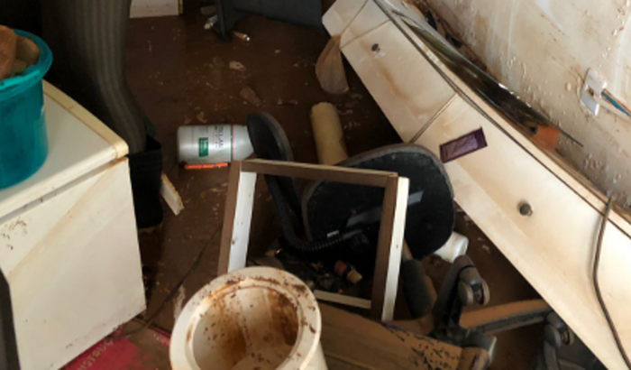 Ajuda na Aquisição de Uma Cadeira de Cabeleireira