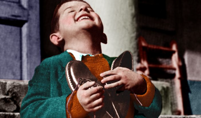 Multiplique alegria. Doe um tênis