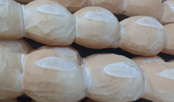 Fabricação de pães para pessoas em situação de rua