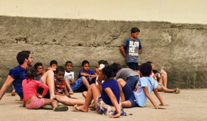 Apoie Nossas Crianças: Cultura e Educação para um Futuro Melhor