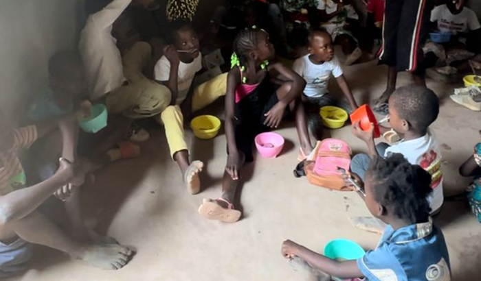 Ajude com alimentos para crianças da Associação AnaElisa