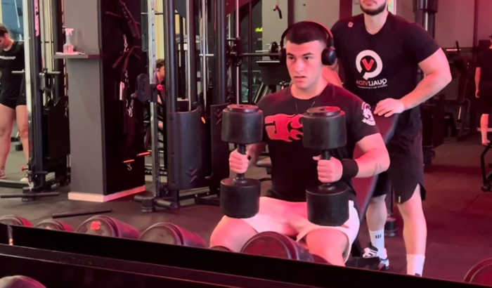 ajude o Derek a competir no campeonato Sul brasileiro de fisiculturismo 