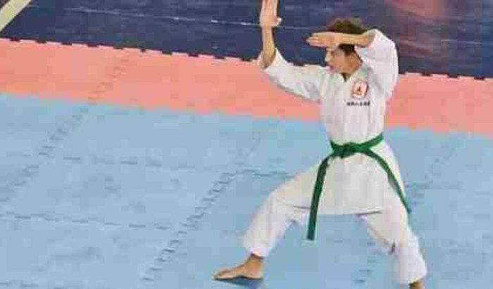 AJUDE UM ATLETA DE KARATE