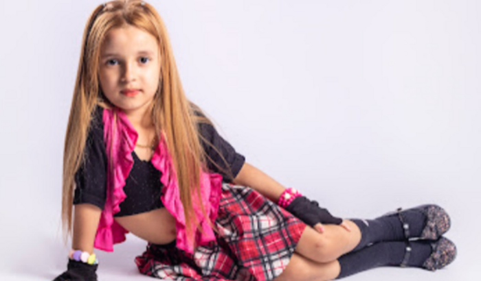 "Ajudem a Thiiffany na participação do seu primeiro músical (fábula)