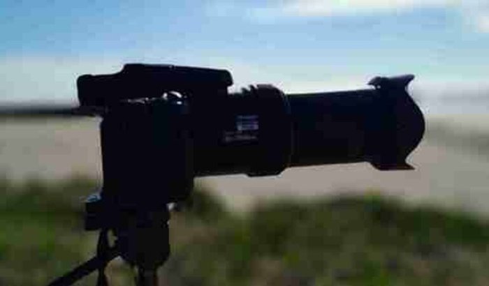 Ajuda para custear o reparo da máquina fotográfica.