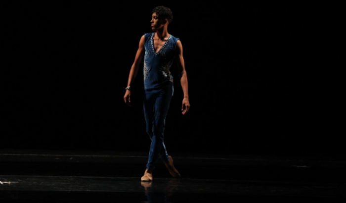 Ajude o bailarino que estará indo competir no"alwaysdanceUSA".