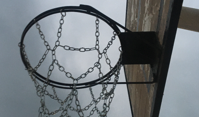 Melhorias na quadra de basquete da praça