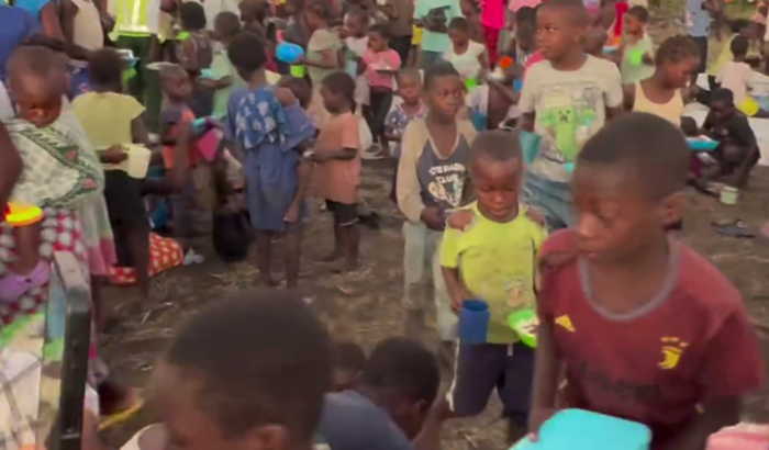 Viagem para África construir uma casa para idosos e crianças
