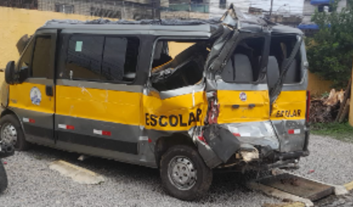 Van do transporte escolar - Ajude Tio Matusa e tia Mírian
