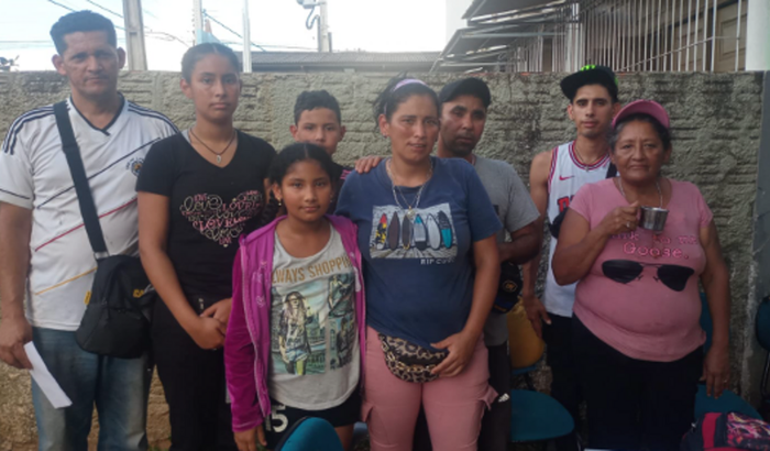 Ajudemos essa família chegar aqui em JP faz 7 anos que não se encontram com seus familiares