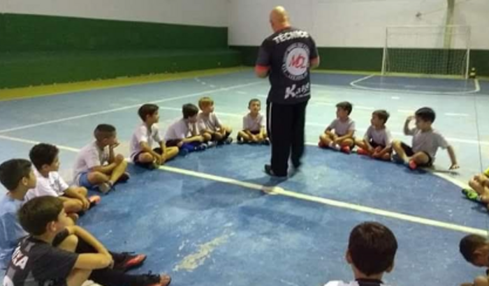 AJUDE O PROJETO FÊNIX A PROMOVER O ENSINO DO ESPORTE DE FORMA GRATUITA A CRIANÇAS, ADOLESCENTES, JOVENS E ADULTOS.
