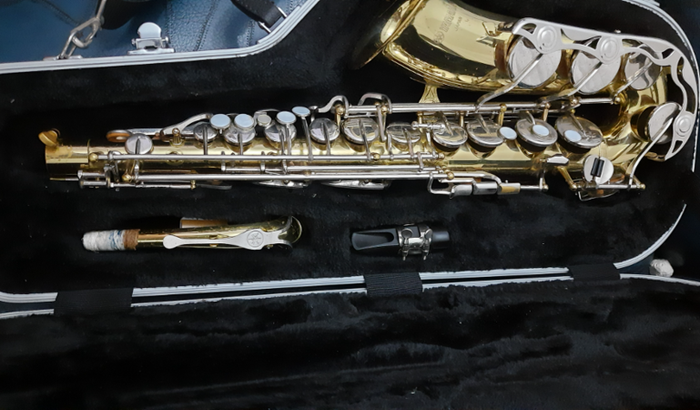 Me ajudem a comprar meu saxofone, pois o meu antigo não tem mais conserto e preciso trabalhar e estudar 