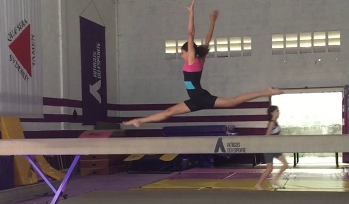 ajude a ginasta Milena 