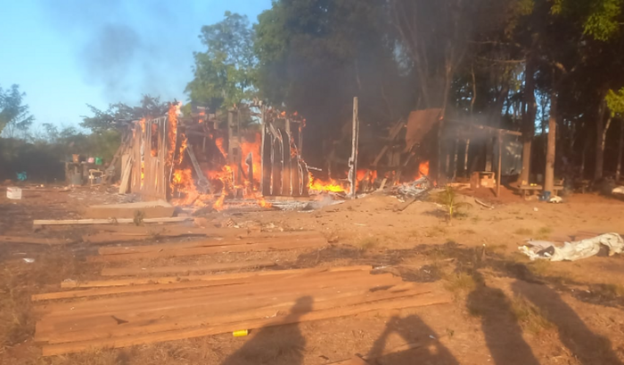 Vamos ajudar a Renata a reconstruir a casa que queimou!?