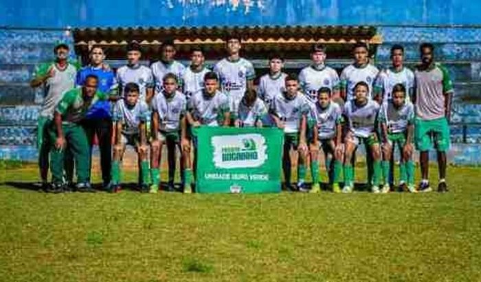 Ajuda a pagar a viajem do Adriano para um campeonato de futebol em Florianópolis 