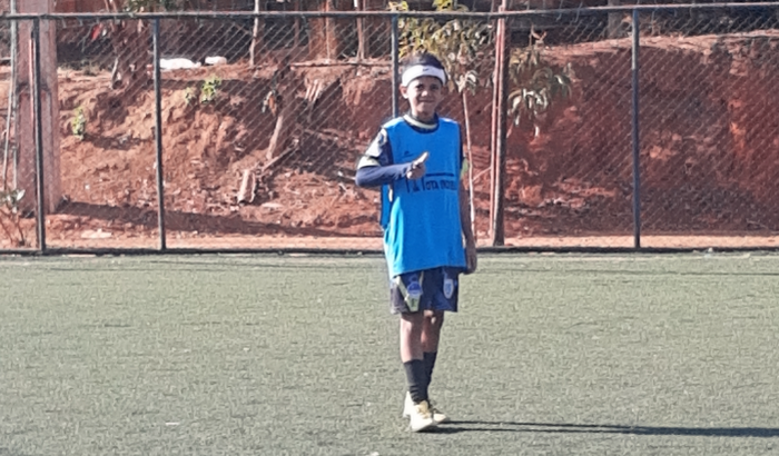 Ajudar meu irmão ir ao campeonato de futebol 