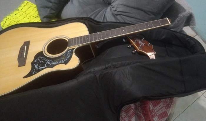 Comprar um Violão para Igreja