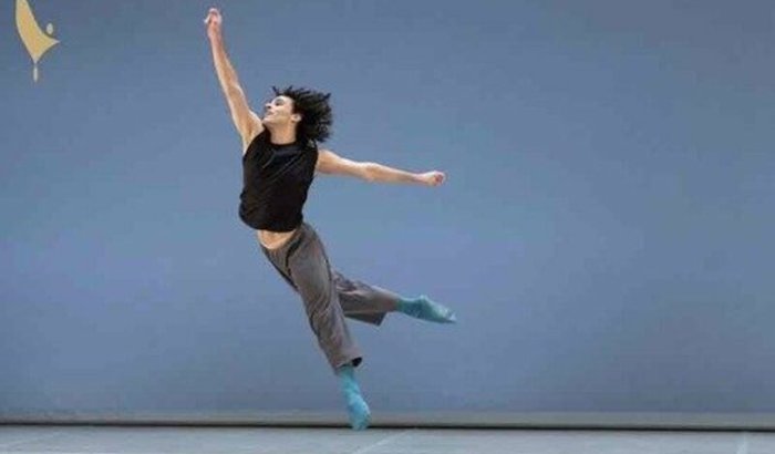 Ajude o bailarino Miguel Arthur