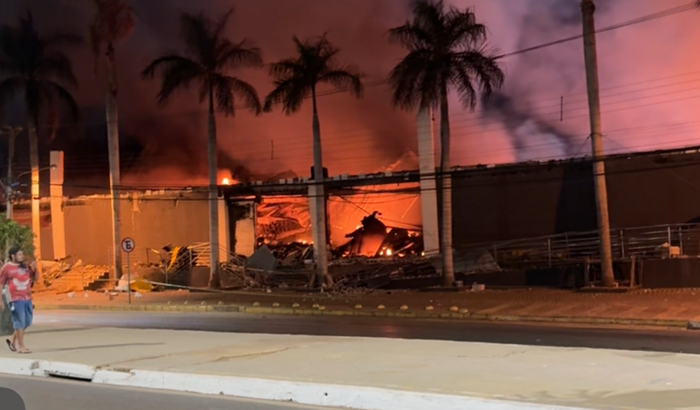 Ajuda para reconstruir uma nova loja que pegou fogo