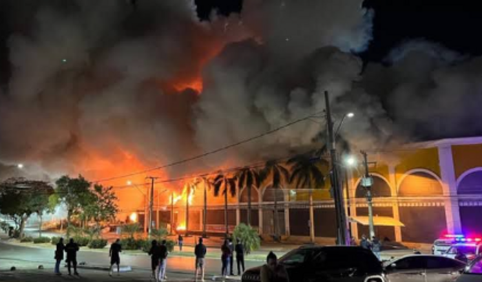 AJUDA A MAIS CAPAS COM INCÊNDIO DO SHOPPING POPULAR