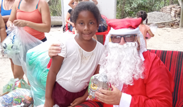 Espalhando alegria:contribuía para a festa de natal 2024 das crianças