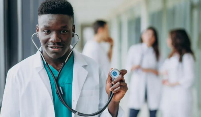 Ajuda para finalizar curso de medicina no Paraguai.