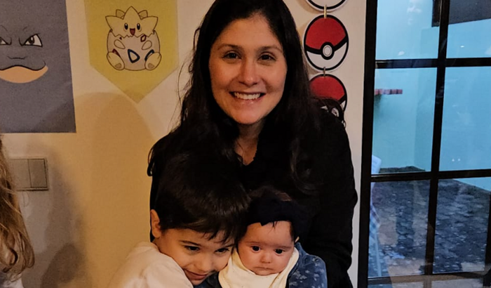 Aline e crianças  no Brasil