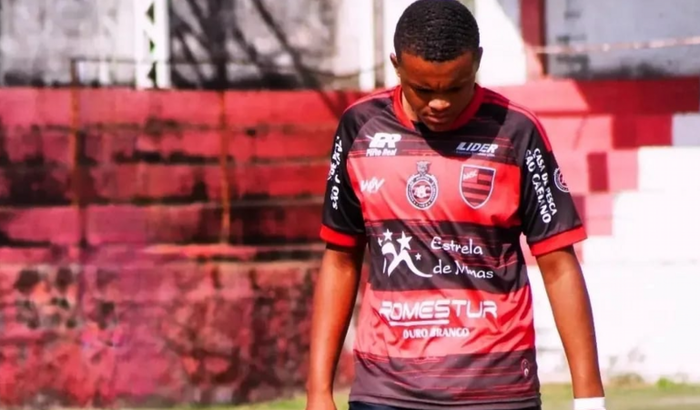 Patrocine um sonho > Me ajudem a ir a um teste de futebol.