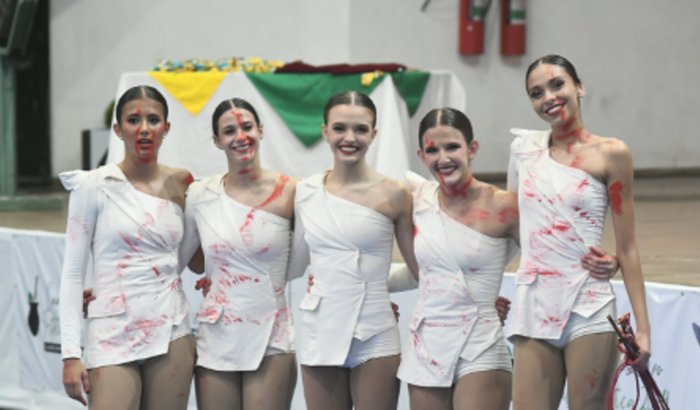 Quarteto Sênior da Academia de Patinação Impulse em campeonatos  internacionais.