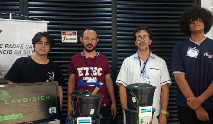Ajuda para custear a participação dos alunos da ETEC LORENA na Mostra Cientifica FeNaDANTE em São Paulo.