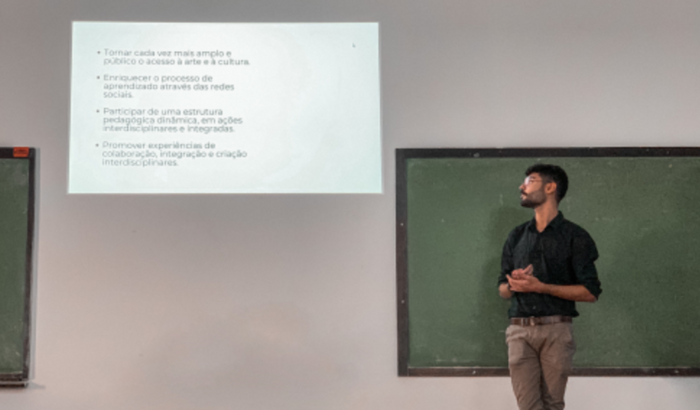 Ajude Felipe a estudar em Madrid