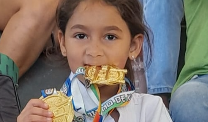 Custear a ida da Annalu de 5 aninhos faz karatê desde os 2 anos e agora vai representar o DF no campeonato brasileiro 