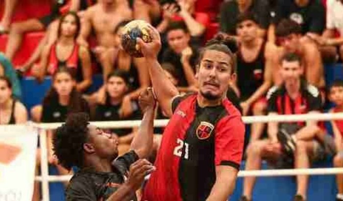 Ajuda para um atleta de handebol jogar o brasileiro de clubes