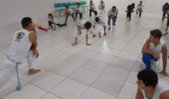 Ajuda construir academia capoeira