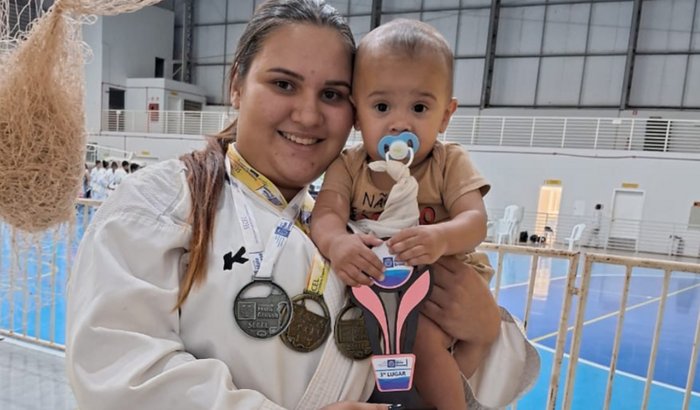 Para ajudar a custa à despesa do campeonato de karatê 