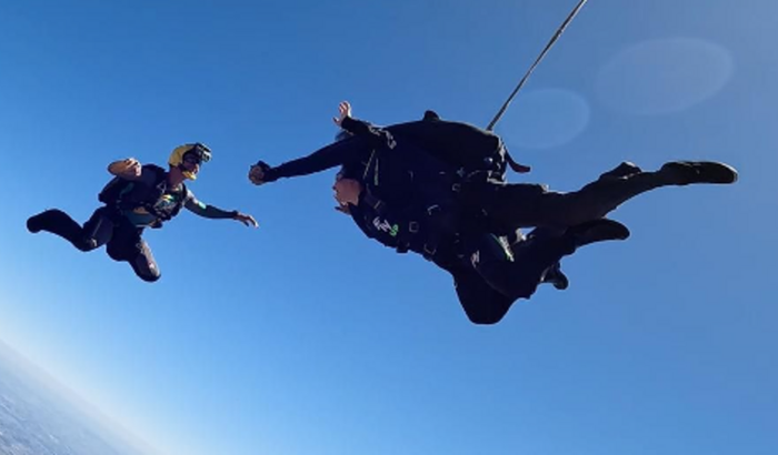 Salto de paraquedas da Aline 