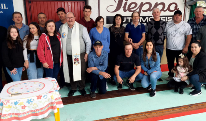 Reconstrução do salão da comunidade