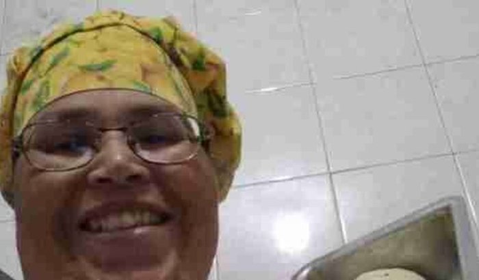 Ajudar comprar duas mesas dobrável, para Divagostosuras. Que seu carro chefe é os pães caseiros.