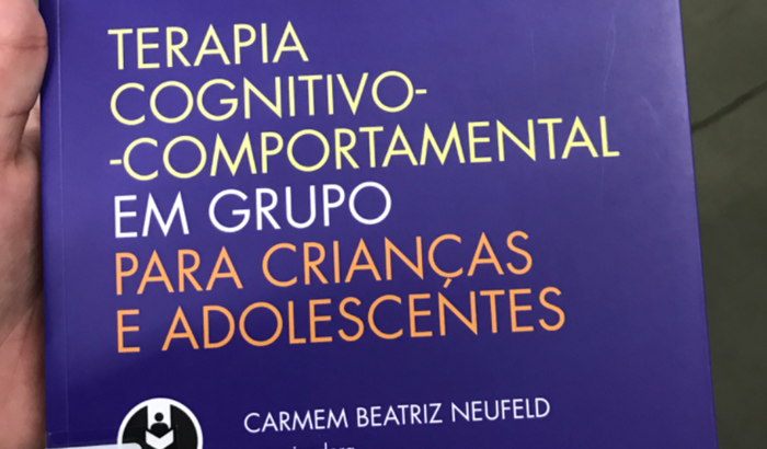 Ajude uma universitária!