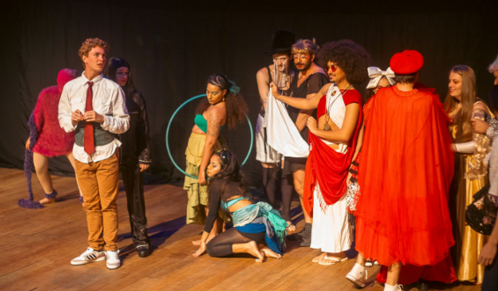 Ajude os estudantes de Teatro a irem para Buenos Aires!!! <3