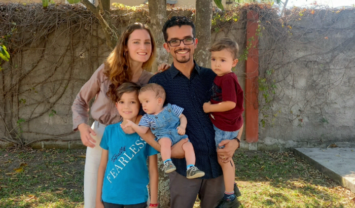 Vamos ajudar a trazer a família Romão para o Brasil!