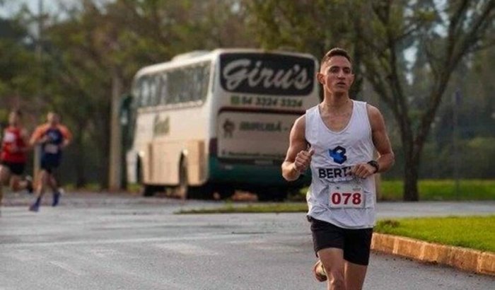 Ajude um atleta amador de corrida 