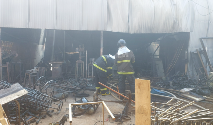 Reconstrução da Renova Móveis 