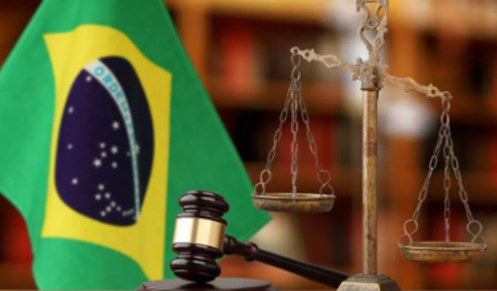 Ajude uma estudante a se manter na faculdade