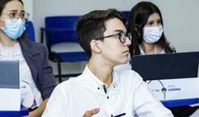 Ajude Nícolas a ir para Oxford