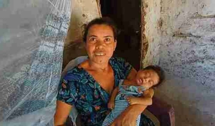 Ajuda para dona Maria com bebê de 2 meses