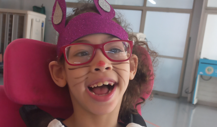 Ajudem a Rebecka a ficar em pé