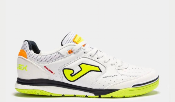 Preciso de uma chuteira pra jogar um campeonato tenho sonho de ser profissional 